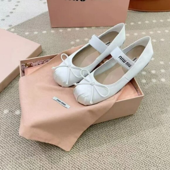 フラットシューズ MIU MIU Buckle and bow ballet flats White Miu Miu Calfskin Leather Bow Buckle Ballerina Flats